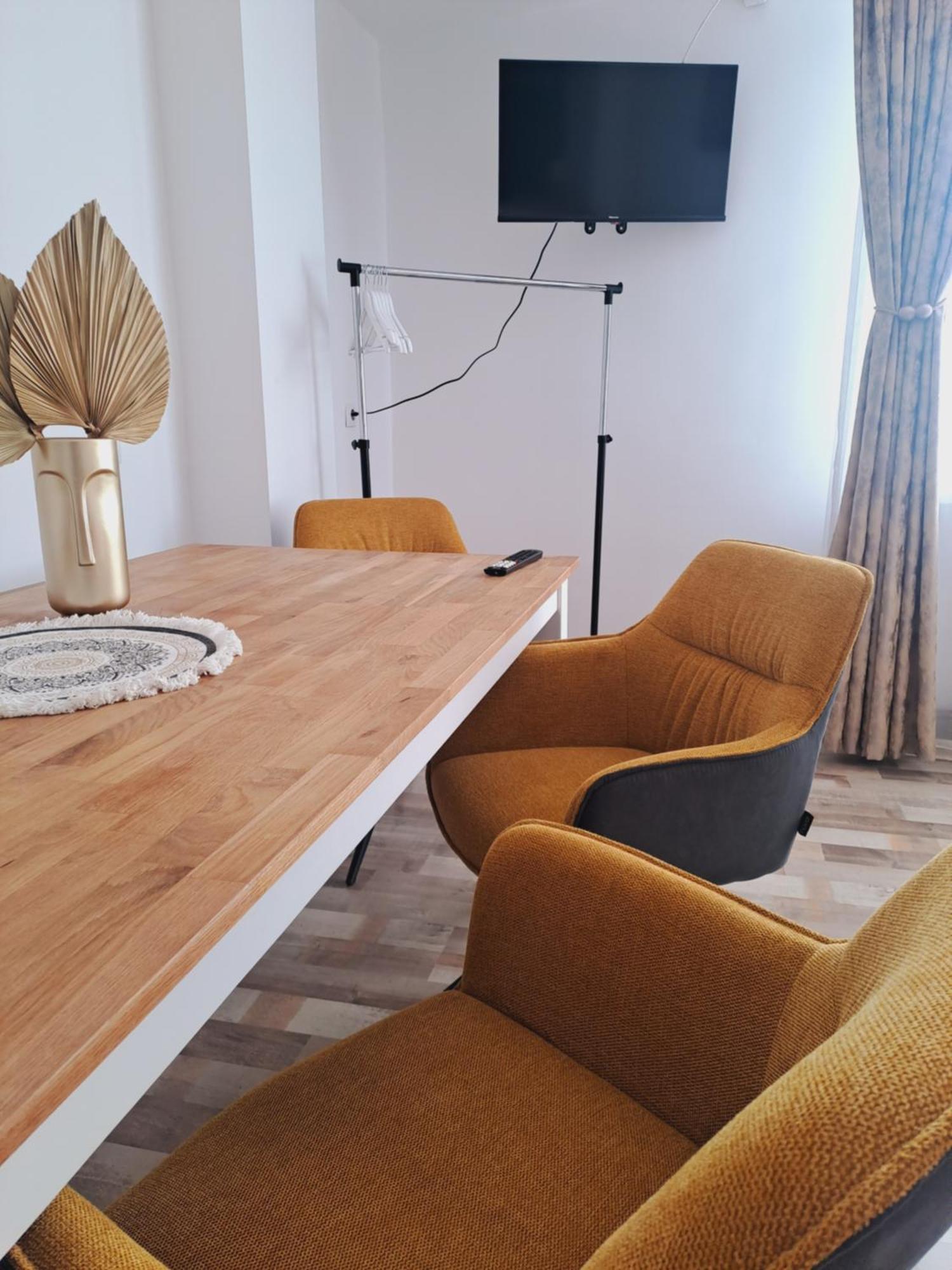 7 Level Central Apartments М'єркуря-Чук Номер фото